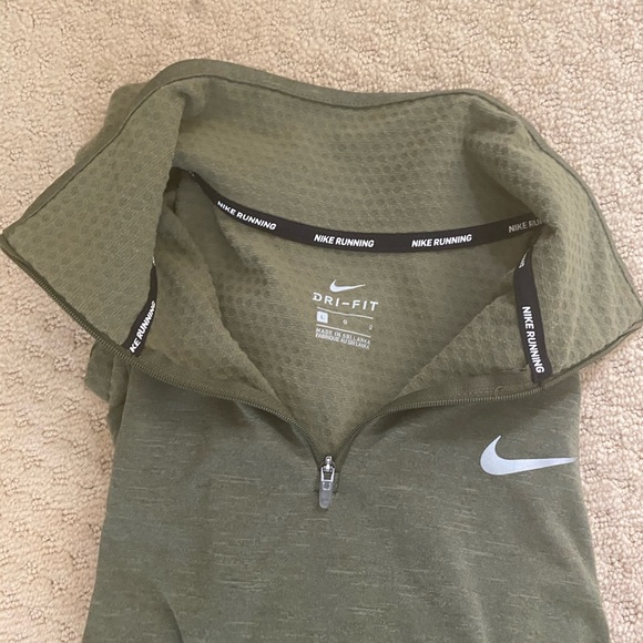 Nike 1/2 zip long sleeve dri-fit running top - Picture 3 of 3